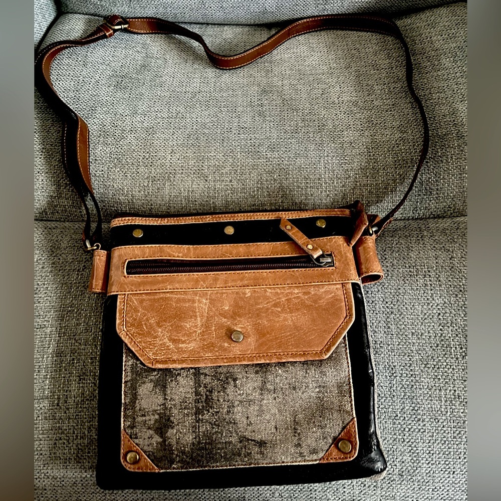 VAAN & CO ; Stylish Brown and Black Cross body Bag